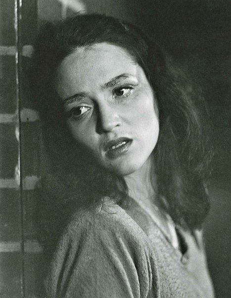 mot gryningen-1_aa.jpg - Inge Waern as Miriamne, the Juliet of this Shakespearean-type tragedy.